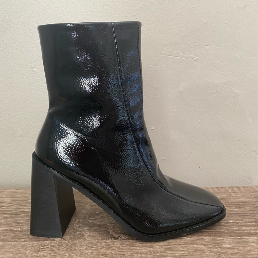 princess polly black boots !!